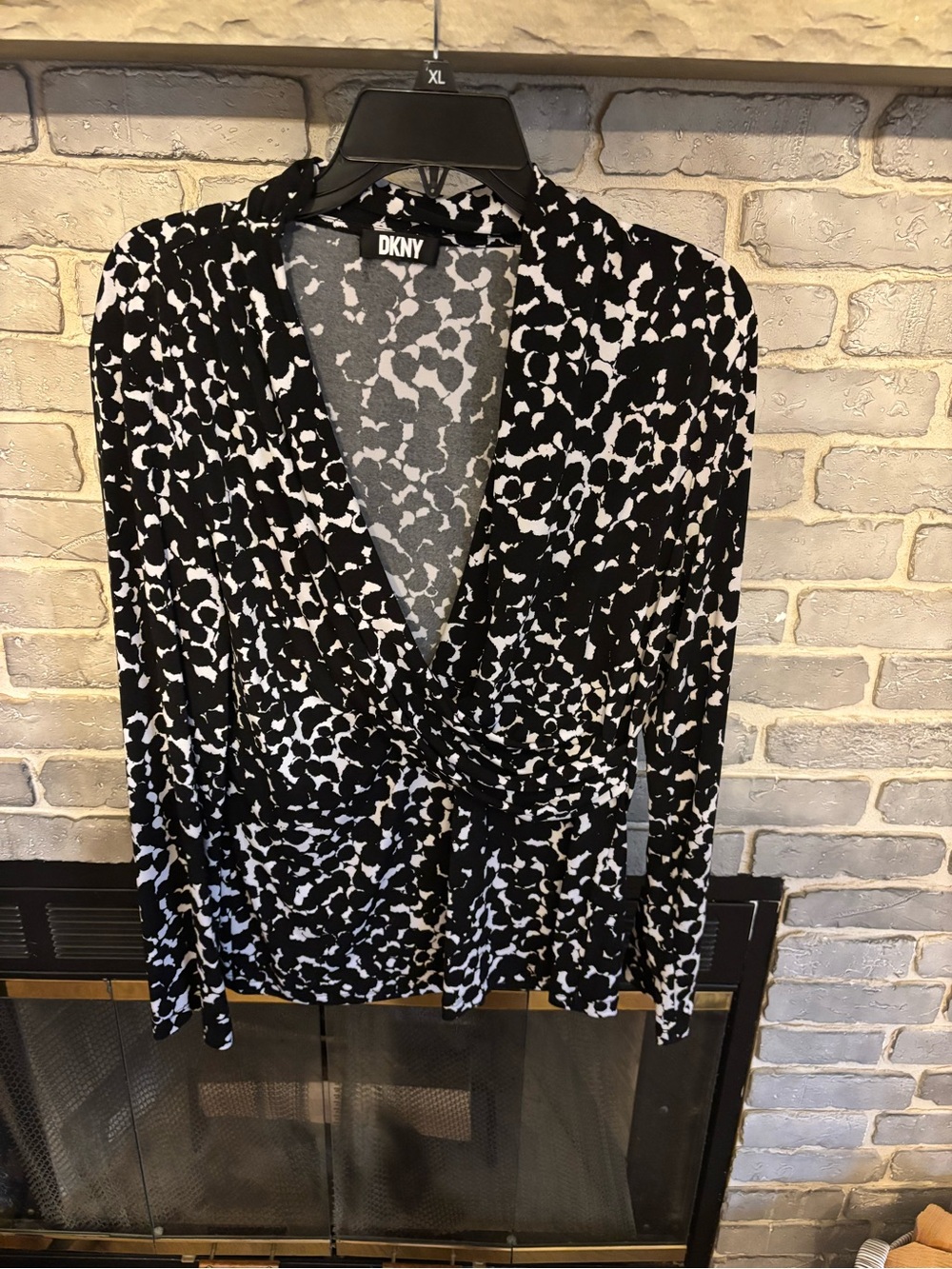 DKNY Black and White Printed Surplice Long Sleeve Top